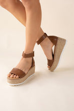 Load image into Gallery viewer, TUCKIN-S Platform Sandals