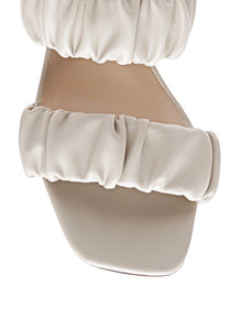 LADY LYNN Slip-on Sandal