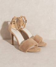 Load image into Gallery viewer, FEATHER Heel