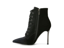 Load image into Gallery viewer, BORNSTA Velvet Boots