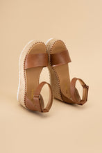 Load image into Gallery viewer, TUCKIN-S Platform Sandals