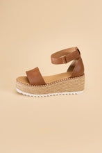 Load image into Gallery viewer, TUCKIN-S Platform Sandals