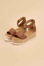 Load image into Gallery viewer, TUCKIN-S Platform Sandals